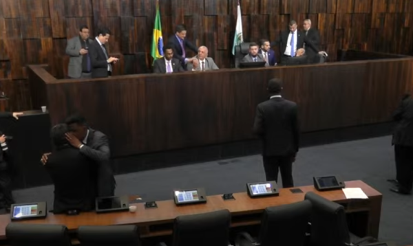 Cuidando de quem cuida: Alerj aprova projeto voltado à orientação e atenção de mães e pais atípicos