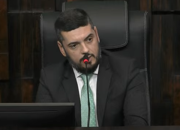 Bacellar sai em defesa de deputados por denúncias contra Prefeitura de Duque de Caxias, terra da família Reis