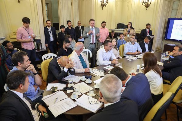 Firjan divulga nota contra o aumento da taxa de iluminação proposta pela Prefeitura do Rio