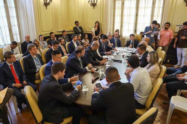 Vereadores do Rio mostram preocupação com aumento da taxa de iluminação pública