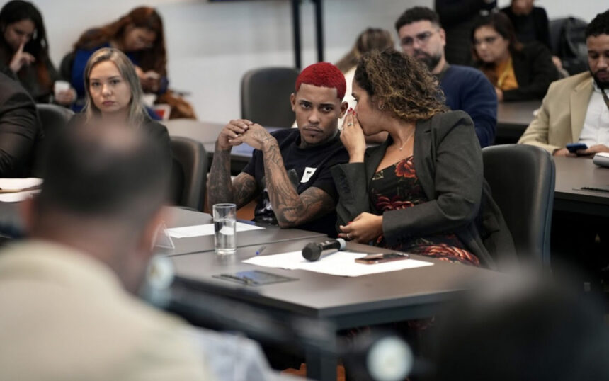 MC Poze do Rodo compareceu à CPI na Alerj, acompanhado de sua defesa, na manhã desta segunda (20)