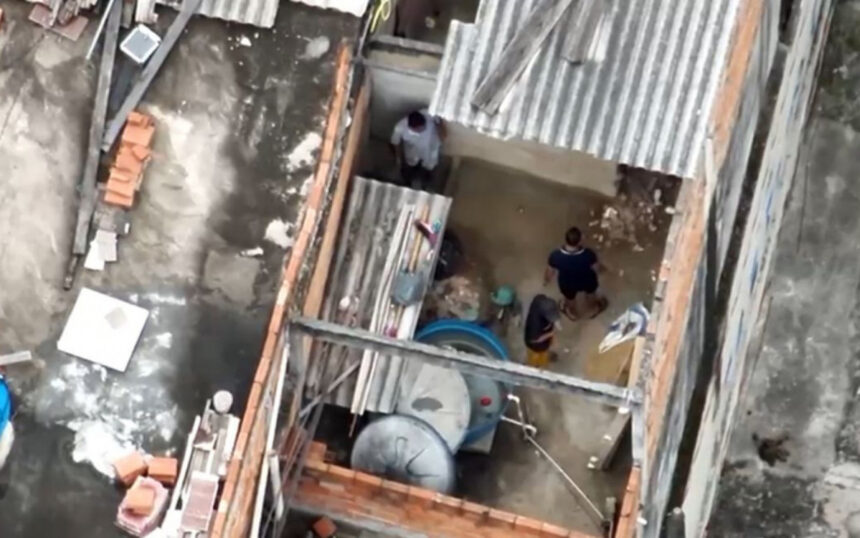 Polícia afirma que Bruno Paixão é o rapaz de camiseta azul e gola branca