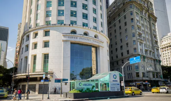 Entrada do edifício Francisco Sertrador, para onde vai ser transferida a Câmara dos Vereadores do Rio